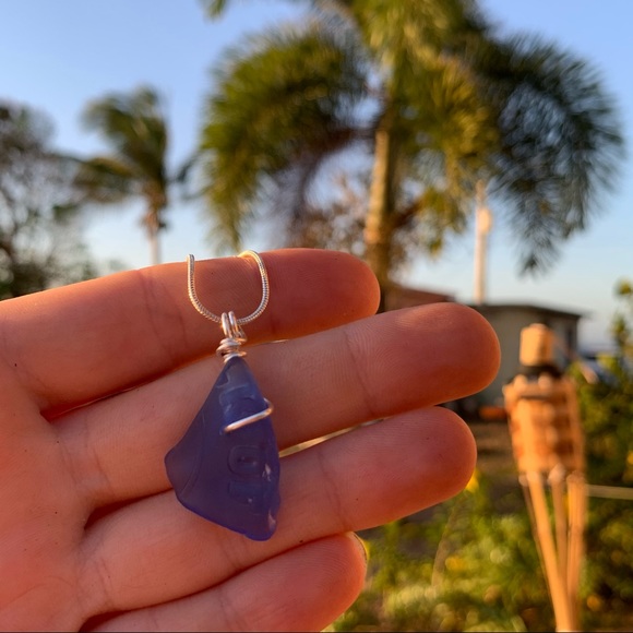 Rare engraved cornflower blue sea glass necklace - Picture 3 of 4